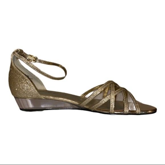 Easy Street Alive @ 5 Tarrah Evening Low Wedge Gold Glitter Sandals 8.5W New - Picture 3 of 8